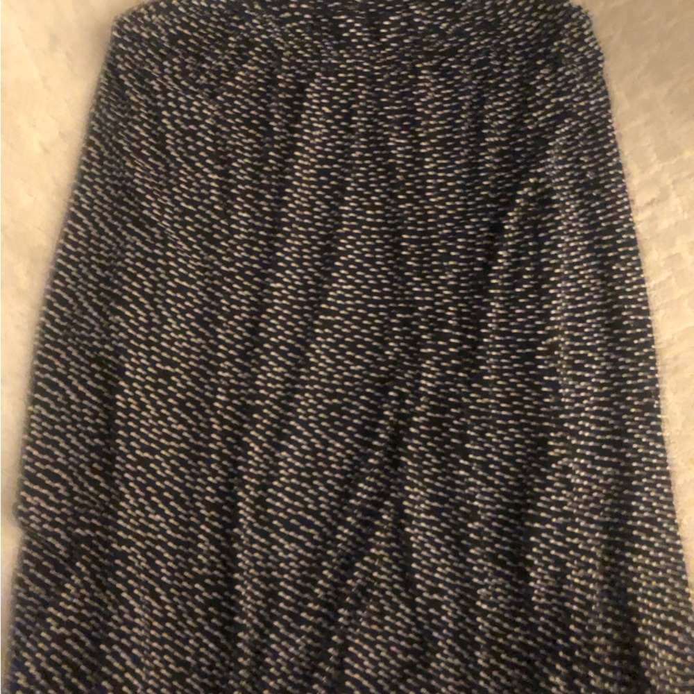 Ruffle neck black white dot m